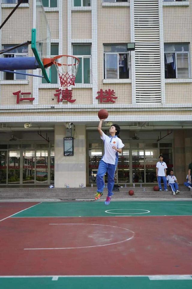 166cm的“天花板”！汕头女孩郭佳希“360度转身拉杆上篮”火出圈，获百万网友点赞
