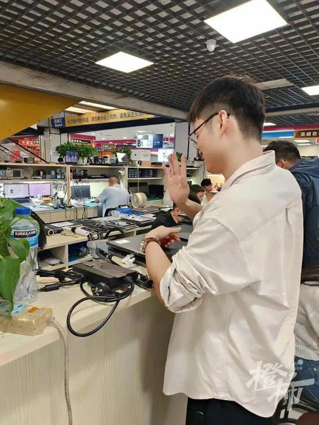 每月涨粉10万，外地顾客都想把电脑寄给他！杭州百脑汇这家店为什么突然火了？