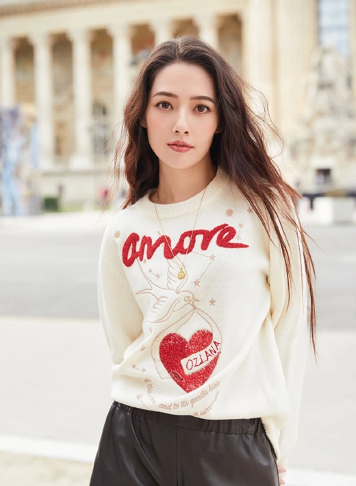 向家赠地不给钱？郭碧婷爸爸回应女儿一人养家，女婿向佐婚后放飞自我太“抓马”​！