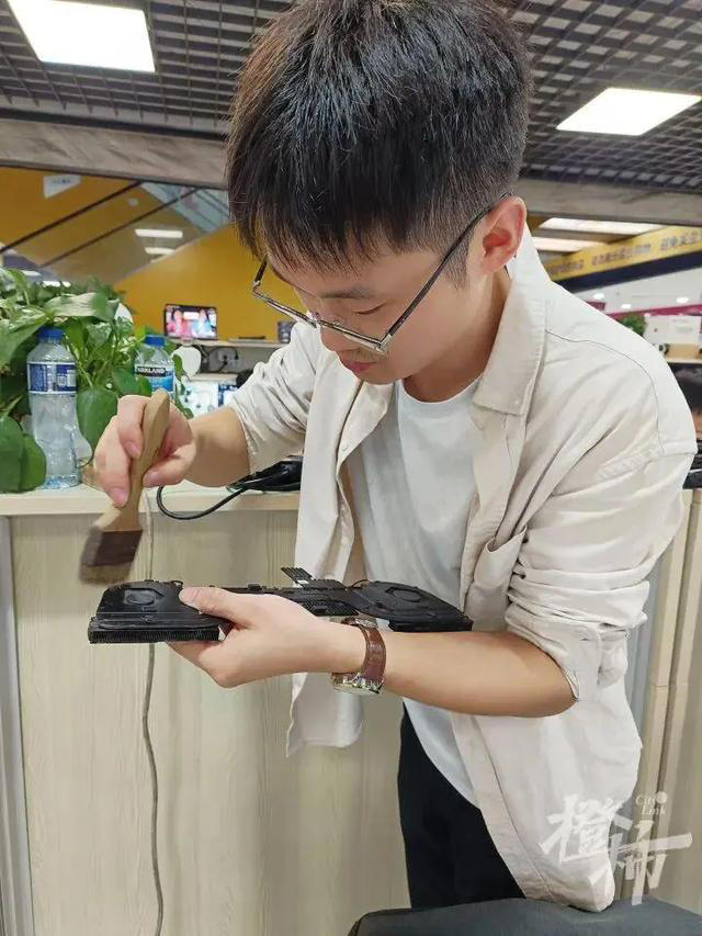 每月涨粉10万，外地顾客都想把电脑寄给他！杭州百脑汇这家店为什么突然火了？