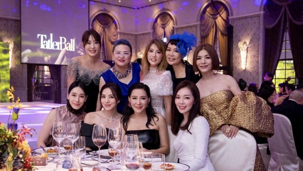 台湾众名媛齐聚晚宴，林牧洁明艳动人全场最美，萧敬腾蔡康永也在