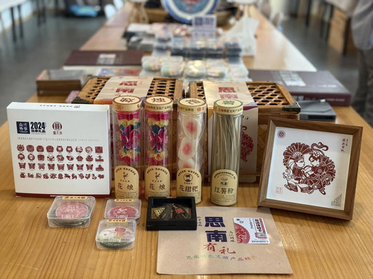指尖生花融古今 贵州铜仁非遗焕新生。