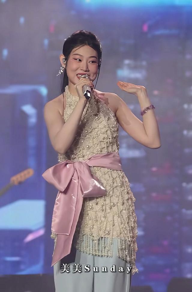 沈佳润音乐节首秀，太有活力了，满满的青春感！