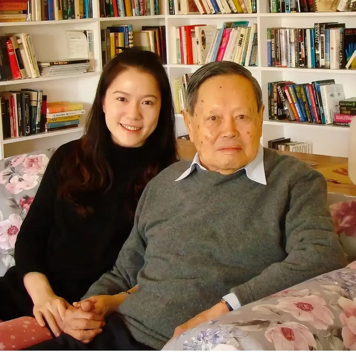 杨振宁遗嘱曝光：遗产全部留给子女，翁帆获清华大学别墅终身居住权