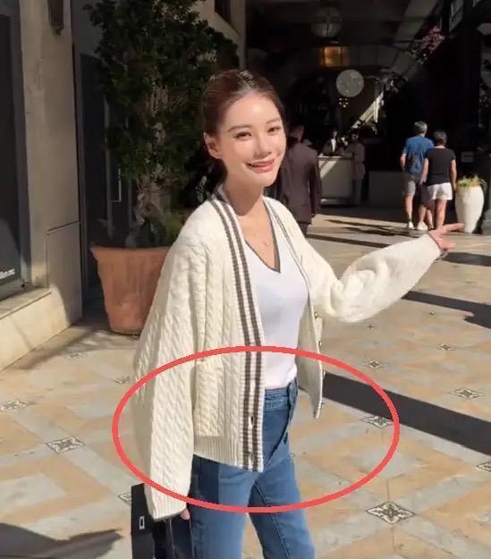 马筱梅夫妇巴黎旅游！小腹部隆起孕味十足，俩人看着彼此满满爱意
