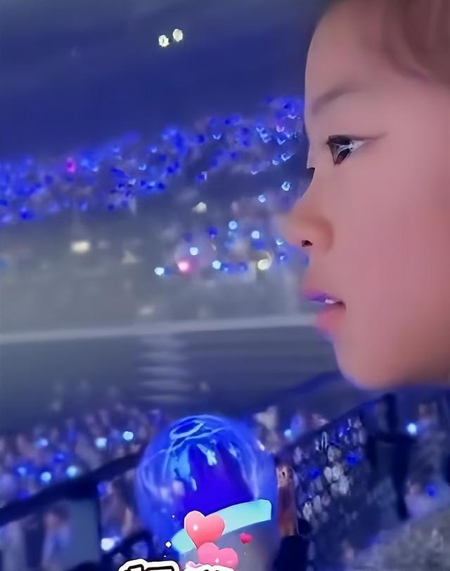 章子怡带女儿追星宋雨琦，9岁醒醒超爱美，化妆见偶像好漂亮