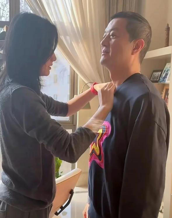 54岁李亚鹏不再隐瞒，首次曝光离婚原因，真相太现实