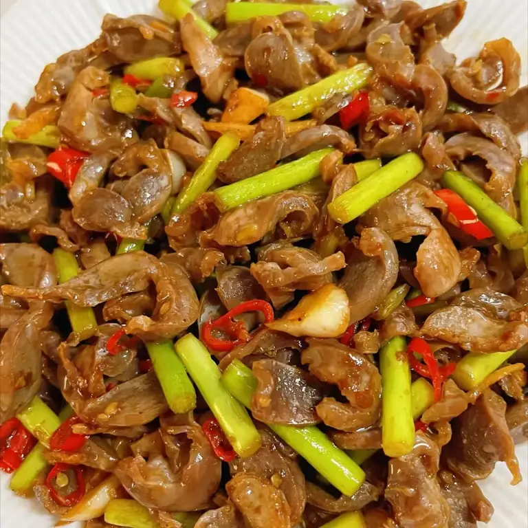 鸡胗的逆袭：蒜苔炒鸡胗，一口脆到心里去