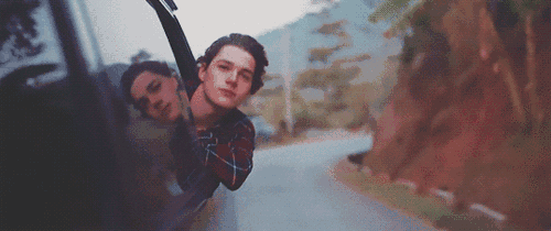 “清醒到极致的文案，句句治愈”