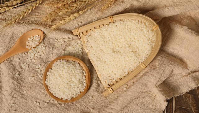 大量人造米流入市场，成本只要几毛钱？提醒：6种大米，真要少吃