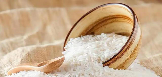 大量人造米流入市场，成本只要几毛钱？提醒：6种大米，真要少吃