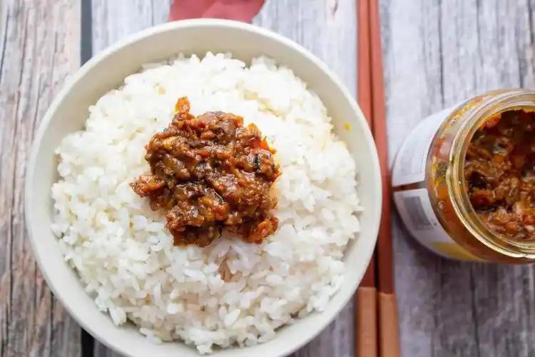 “隐形盐王”被揪出，是酱油10倍，医生：天天吃血压难稳
