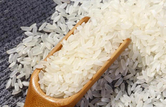 大量人造米流入市场，成本只要几毛钱？提醒：6种大米，真要少吃