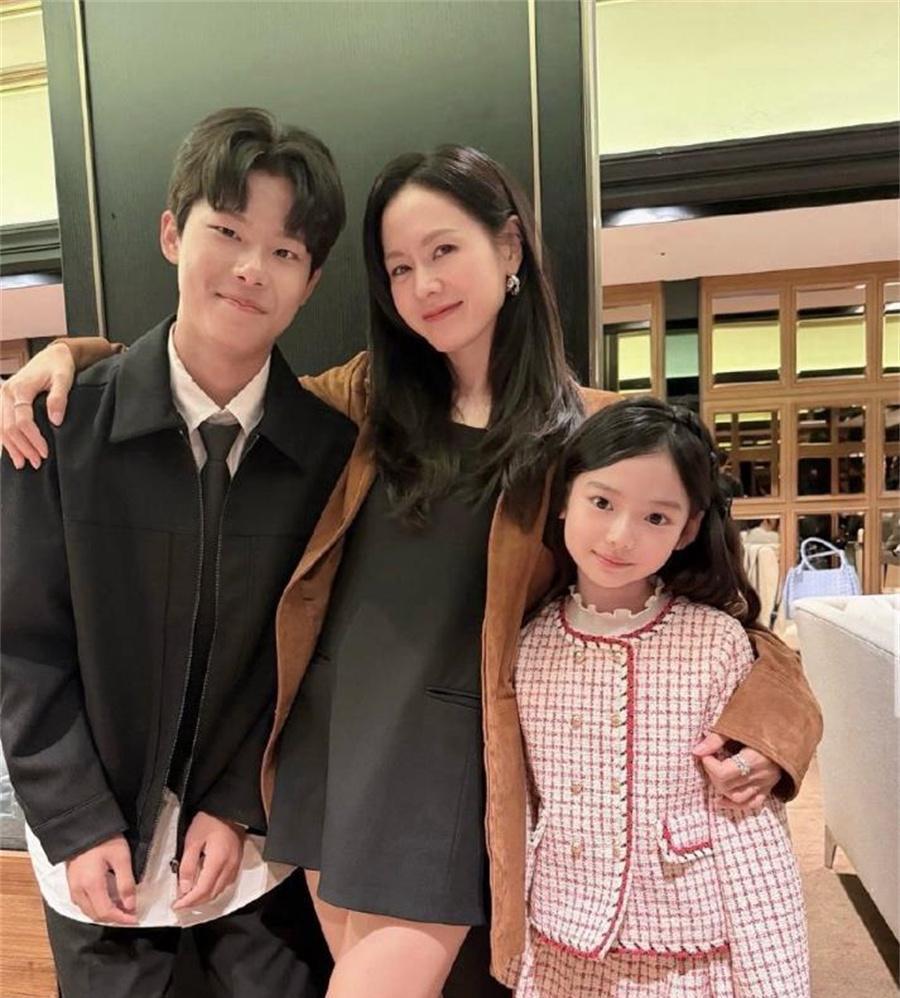 孙艺珍宣传期大方分享家庭生活，爆料和玄彬相处越来越幼稚