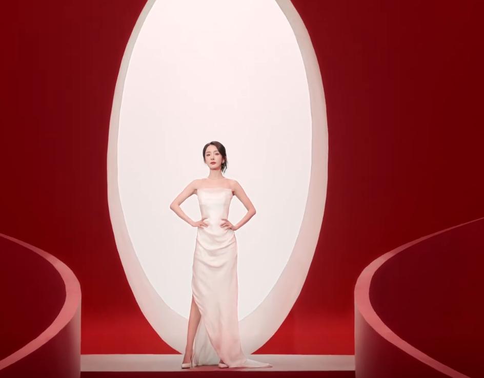 与刘恺威离婚7年后，杨幂再传喜讯，活成他高攀不起的模样