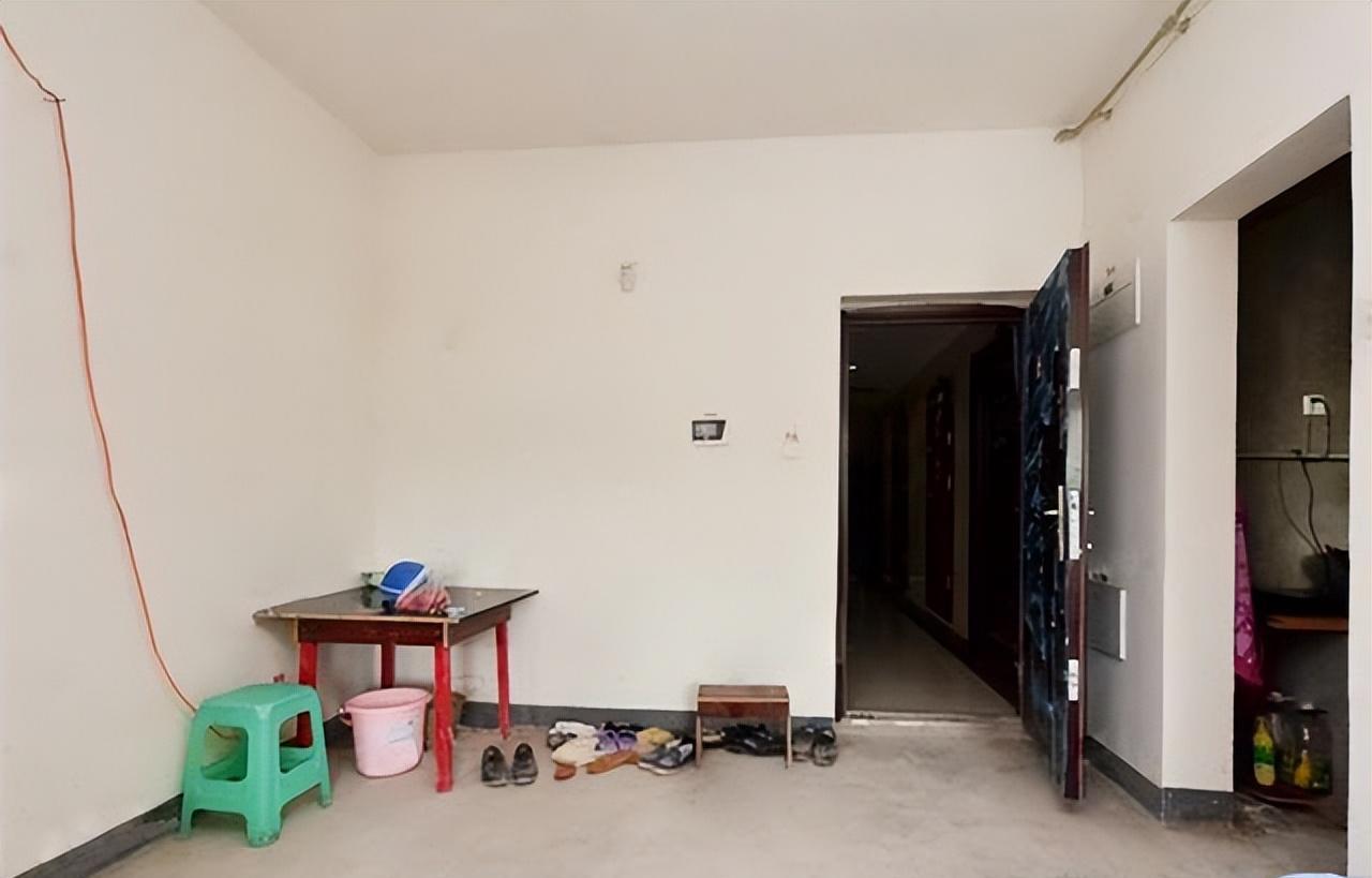 90后买房没钱装修，毛坯房一住就是三年，被人笑连对象都找不到！