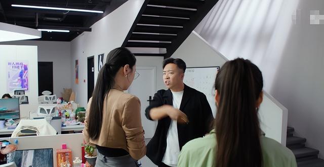 《许我耀眼》的三个“关系户”，有人戏多演技尴尬，有人戏少惊艳