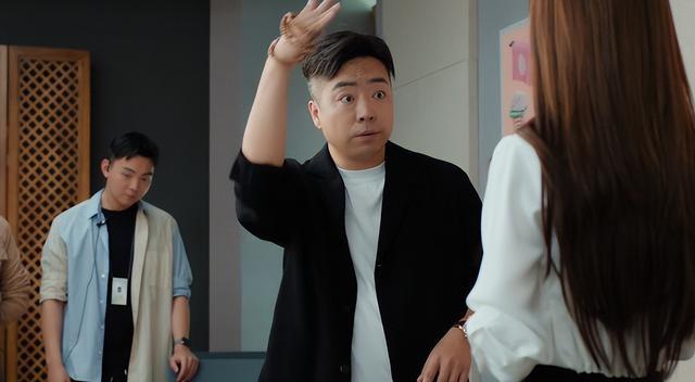 《许我耀眼》的三个“关系户”，有人戏多演技尴尬，有人戏少惊艳