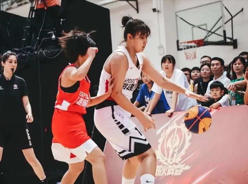 官宣！李月汝妹妹正式留洋，加盟麦迪母校，续写家族荣光