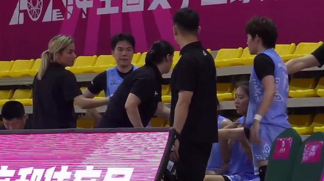 5人报名！打满全场逆转取胜！00后小将砍40分9板，堪称“五壮士”