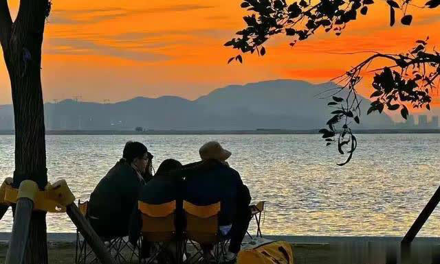 男人真心爱你，这10件事他一定会做！