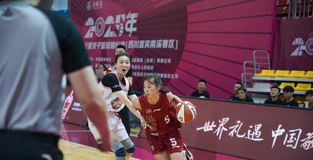 5人报名！打满全场逆转取胜！00后小将砍40分9板，堪称“五壮士”