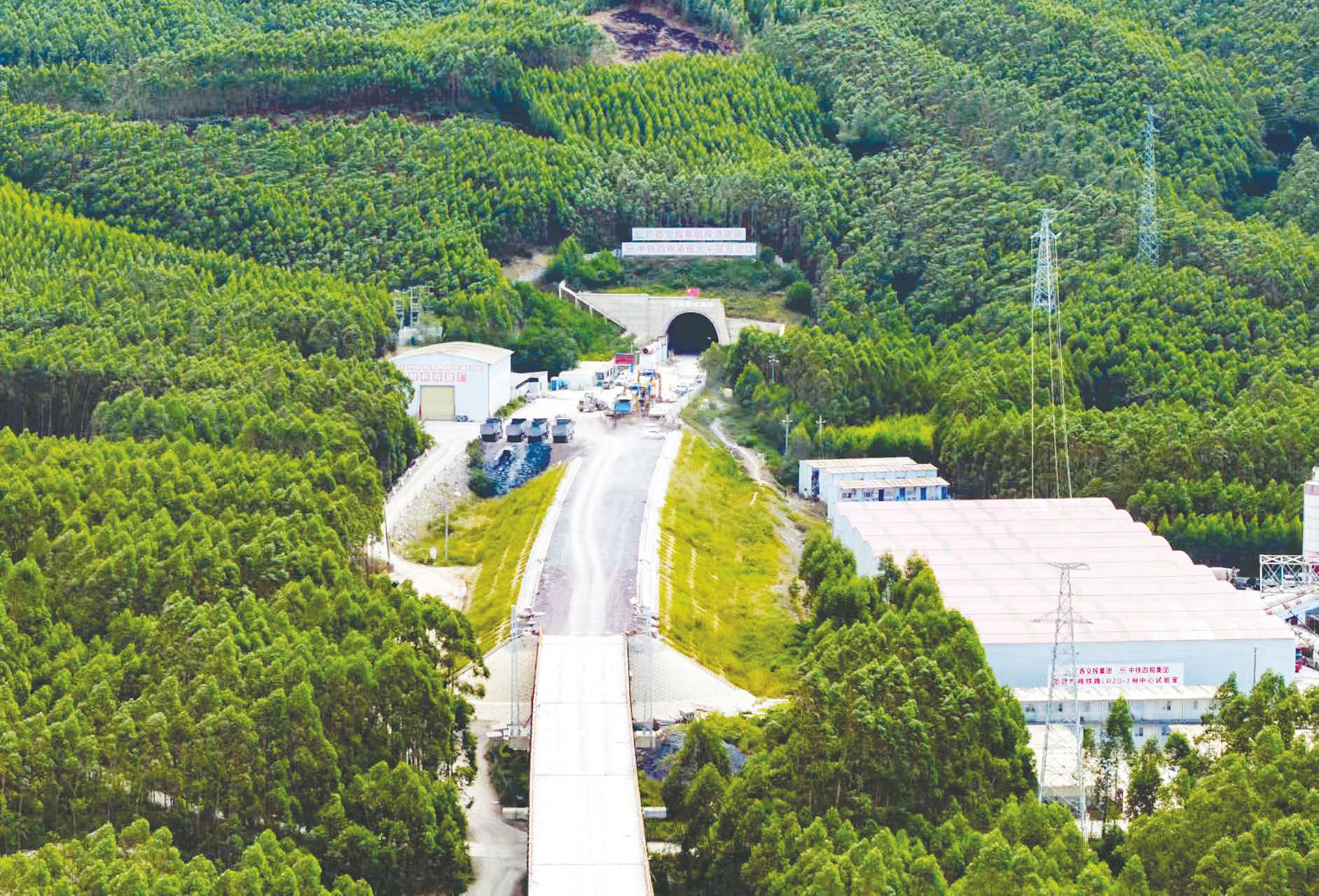 新建柳梧铁路隧道贯通 预计明年通车