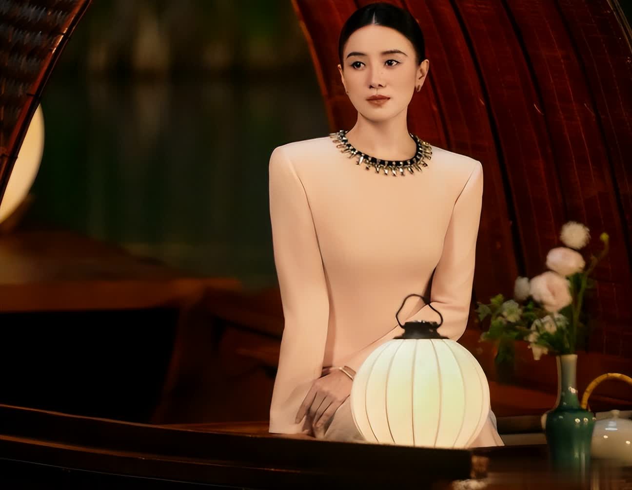 央视中秋晚会亮点多！沈腾正经、宋佳绝美，韩红周深歌声动人