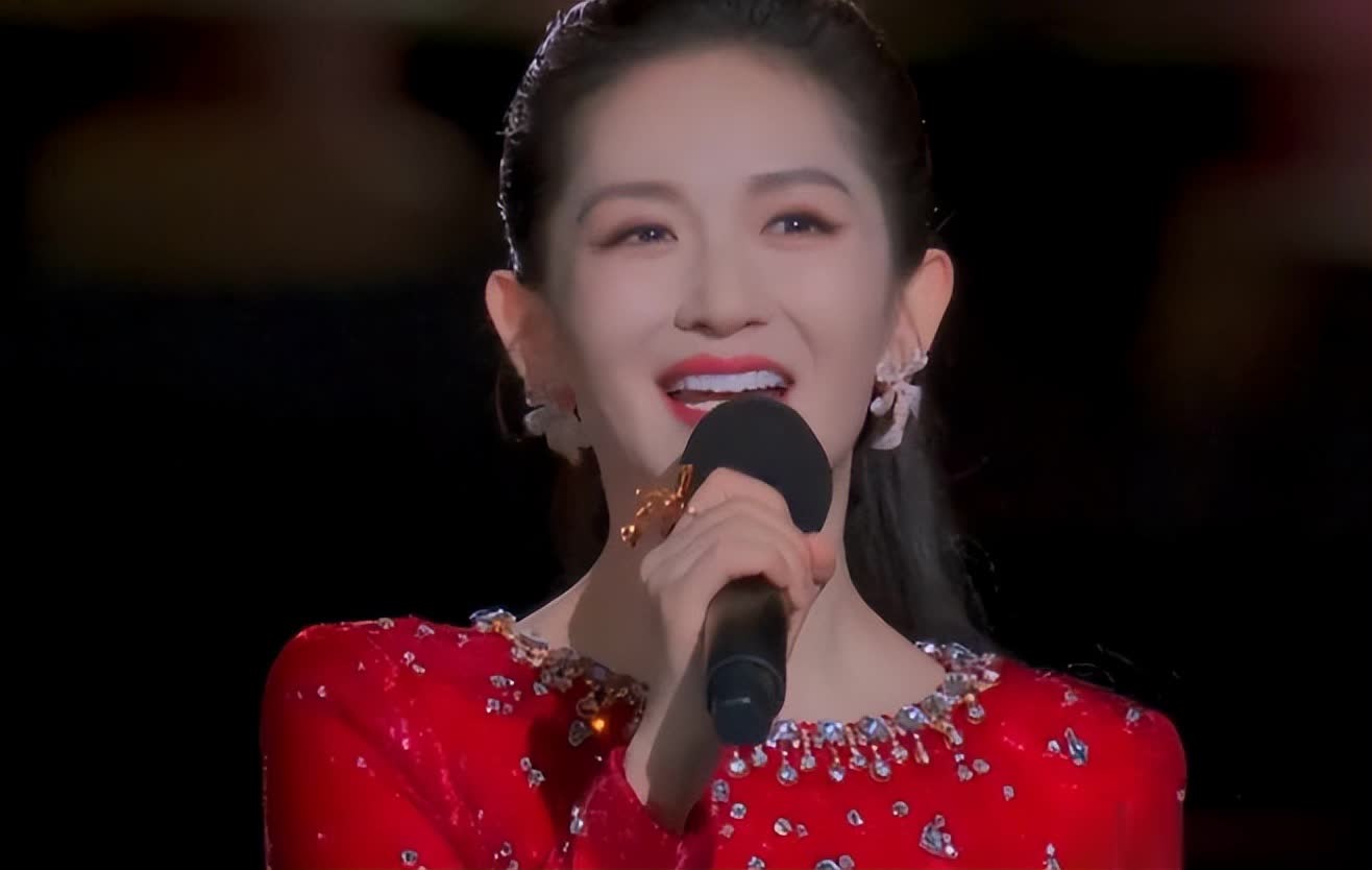 央视中秋晚会亮点多！沈腾正经、宋佳绝美，韩红周深歌声动人