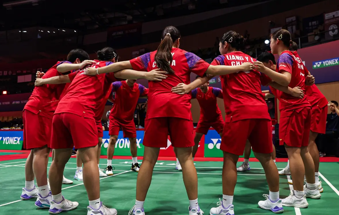 羽毛球世青赛混团半决赛，中国队2-1险胜日本，徐文婧两战两败