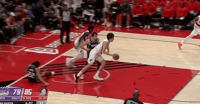 【NBA·季前赛】杨瀚森走出首战低迷，登场17分钟砍下16分4篮板3盖帽