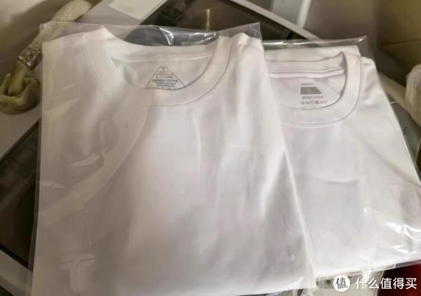 这件白T恤，秋季叠穿的秘密武器？