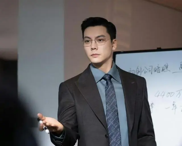 陈伟霆也没想到，自己的新剧终于火啦！陈伟霆也终于熬出头了，可吃红利最多的竟然是杨颖？