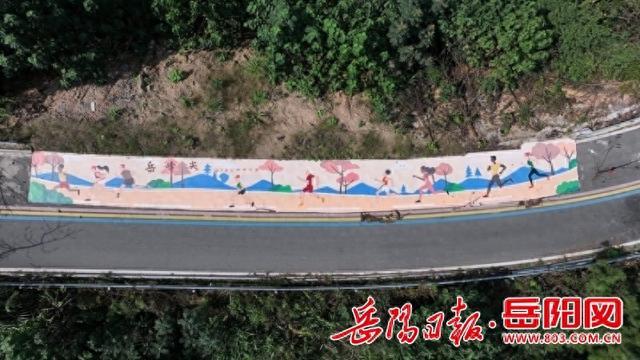 汨罗：赛道披彩装焕新迎跑者
