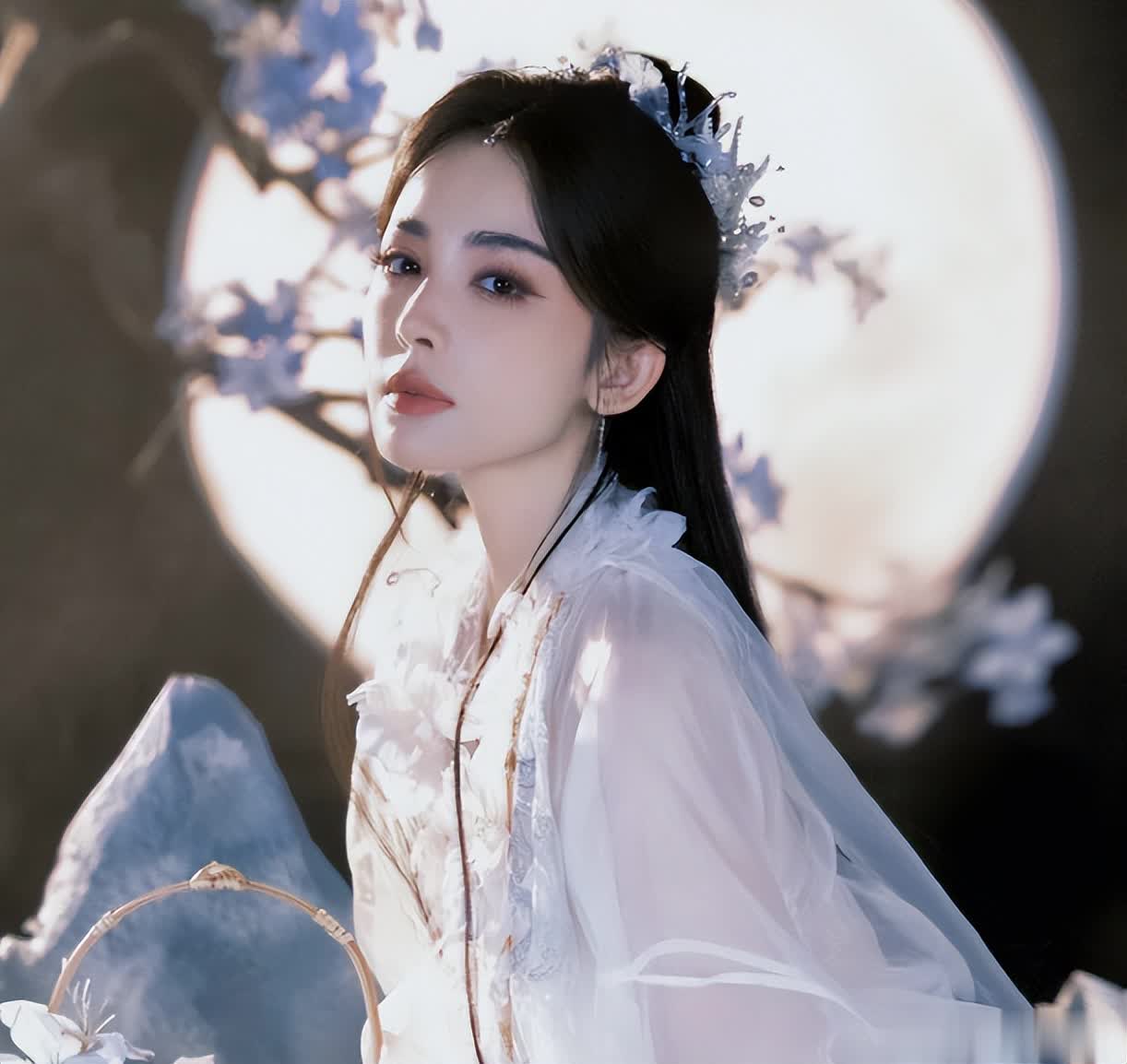 央视中秋晚会亮点多！沈腾正经、宋佳绝美，韩红周深歌声动人 