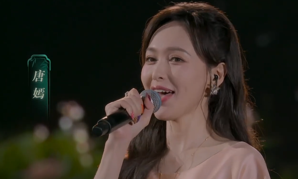 央视中秋晚会亮点多！沈腾正经、宋佳绝美，韩红周深歌声动人