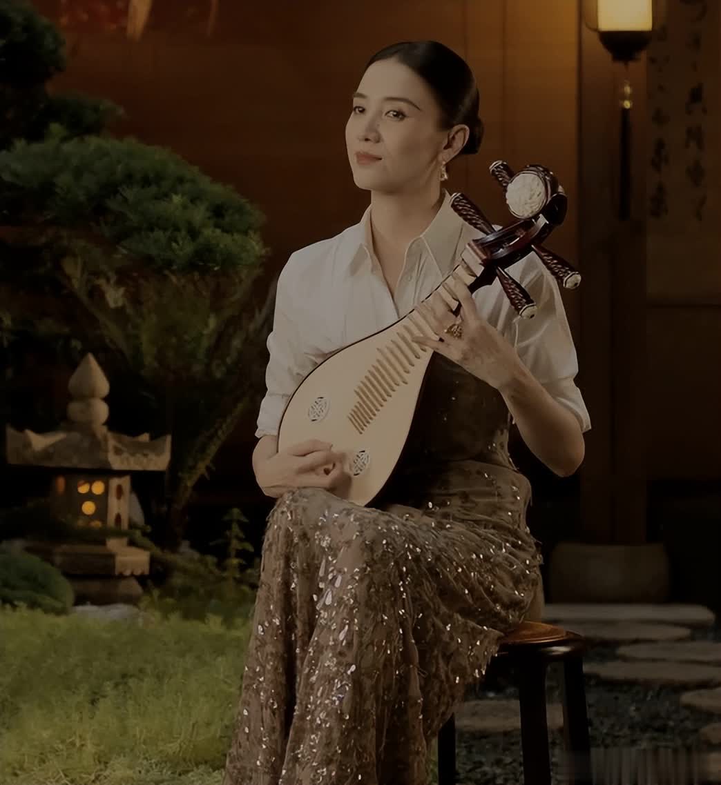 央视中秋晚会亮点多！沈腾正经、宋佳绝美，韩红周深歌声动人