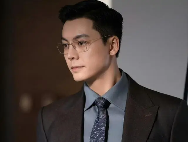 陈伟霆也没想到，自己的新剧终于火啦！陈伟霆也终于熬出头了，可吃红利最多的竟然是杨颖？