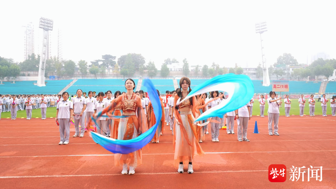 科技点亮青春的赛场！南大附中运动会开幕式超有 “智” 感