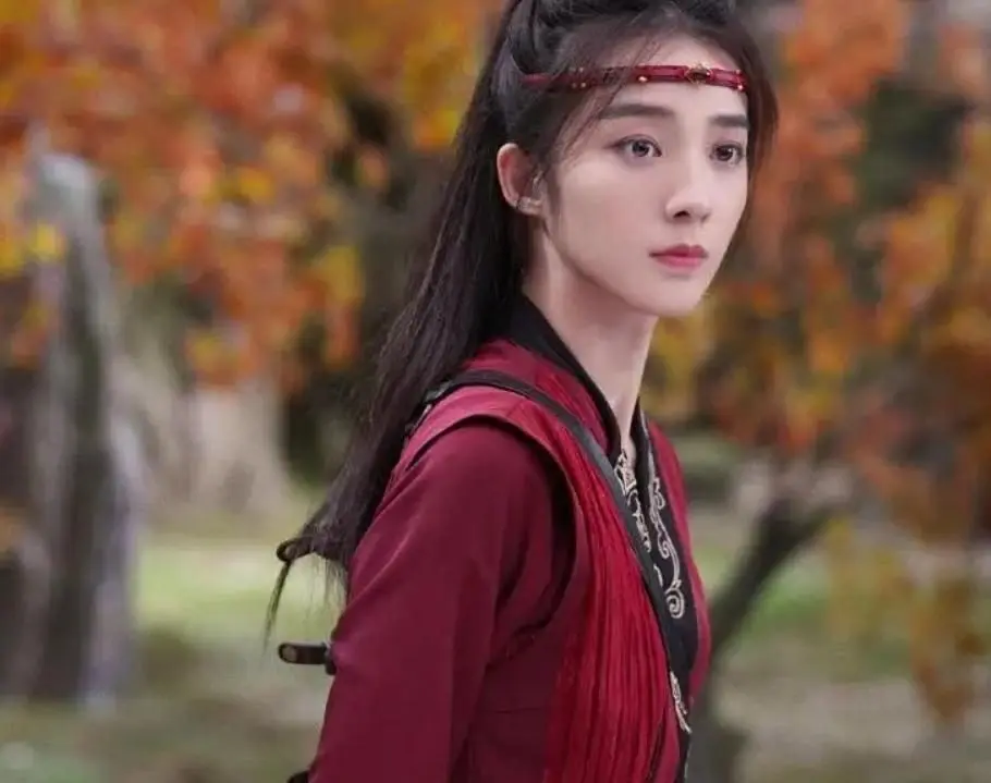 《许我耀眼》主演异域造型！赵露思唯美陈伟霆反差大，女二英气美！