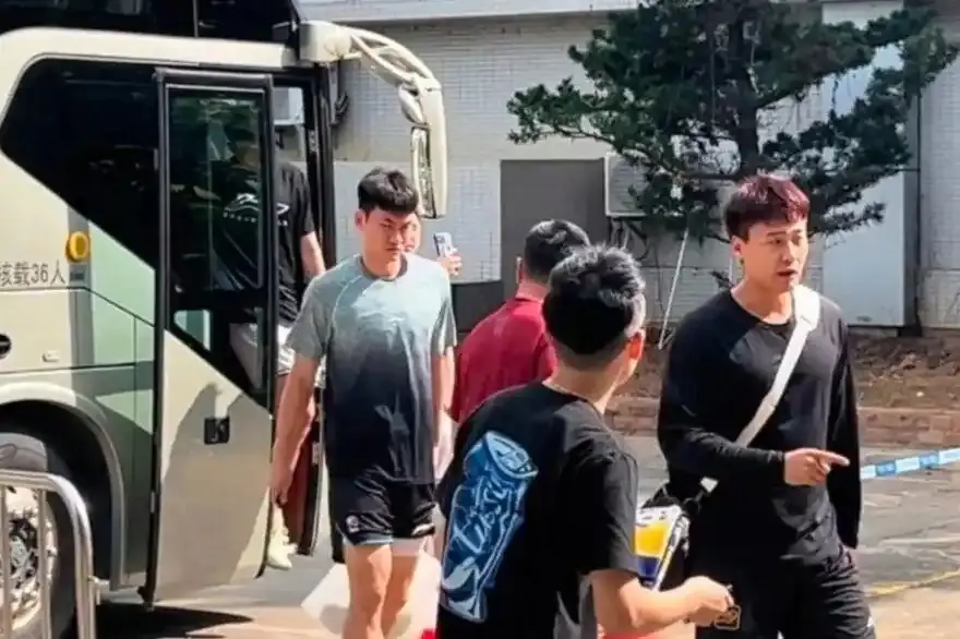 广东2强援抵达，北京2换1交易，上海接触奥拉迪波，新疆报价威少