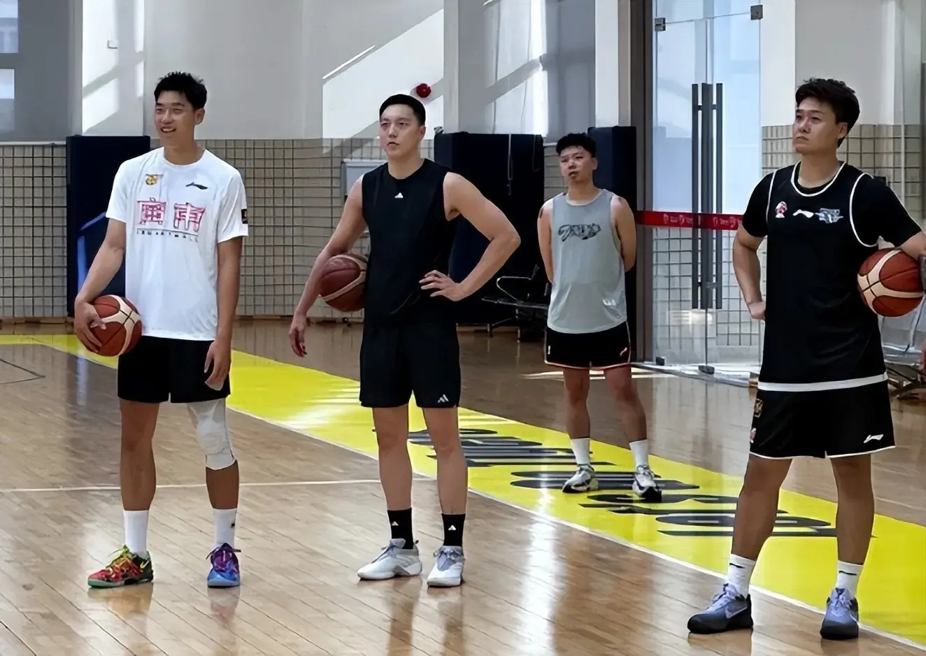 广东2强援抵达，北京2换1交易，上海接触奥拉迪波，新疆报价威少