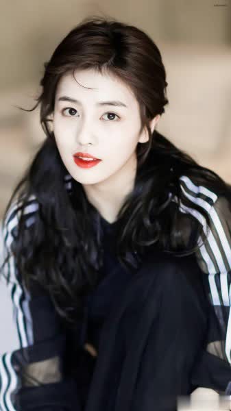 娱乐圈90后十大美女红星：颜值实力并存，谁是你心中女神？