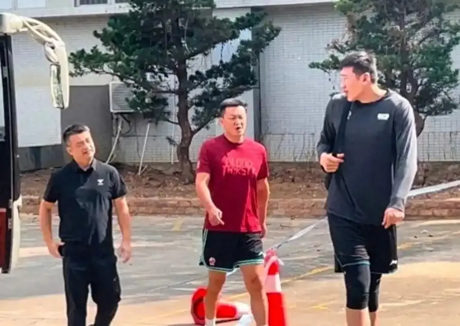 广东2强援抵达，北京2换1交易，上海接触奥拉迪波，新疆报价威少