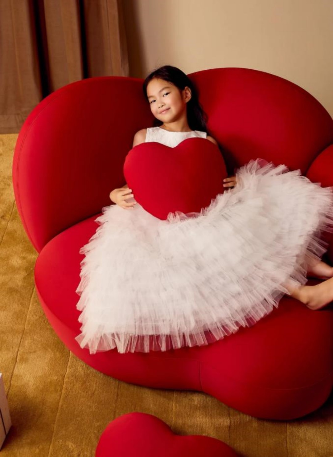 朱丹带8岁女儿拍大片，小小丹大名曝光还露出正脸，长得像周一围