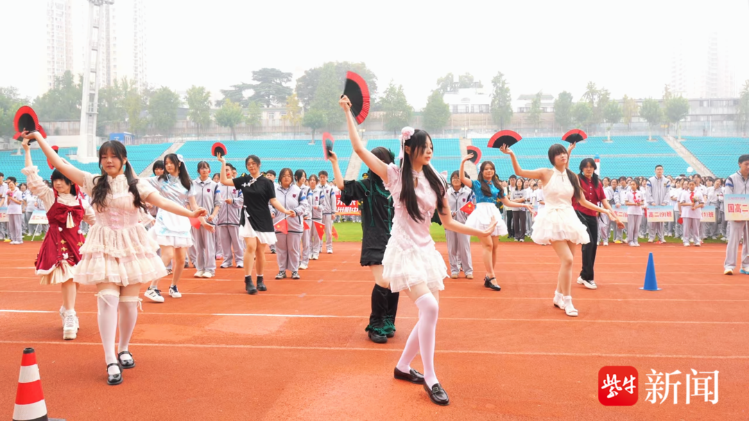 科技点亮青春的赛场！南大附中运动会开幕式超有 “智” 感