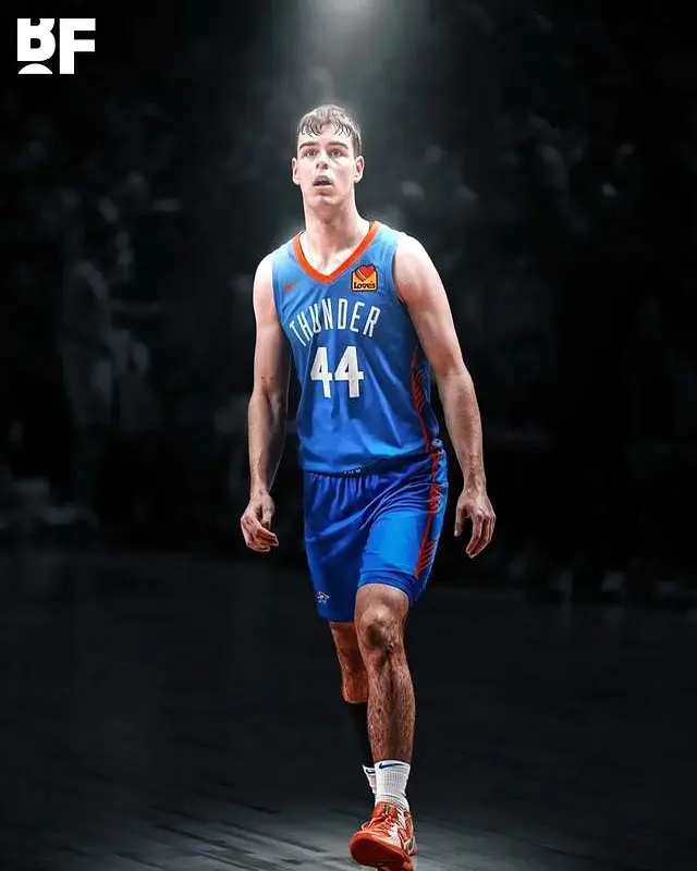 总冠军后卫！刚打一场比赛！再次手术伤停