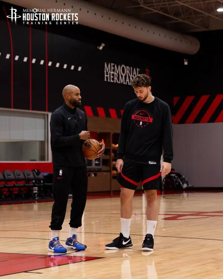 ESPN评论员：申京拥有独特的传球本领&能让队友轻松上篮