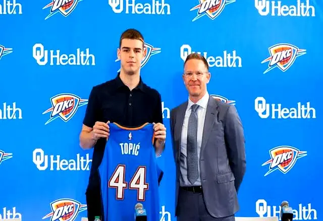 总冠军后卫！刚打一场比赛！再次手术伤停