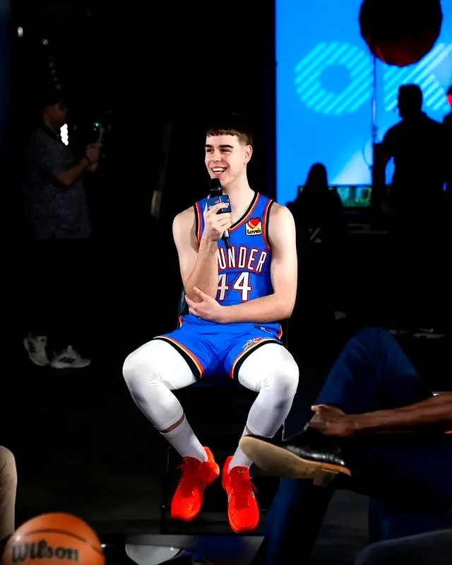 总冠军后卫！刚打一场比赛！再次手术伤停